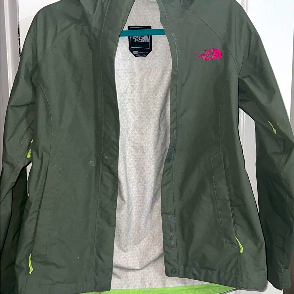 North face Women’s Alta Vista Rain jacket